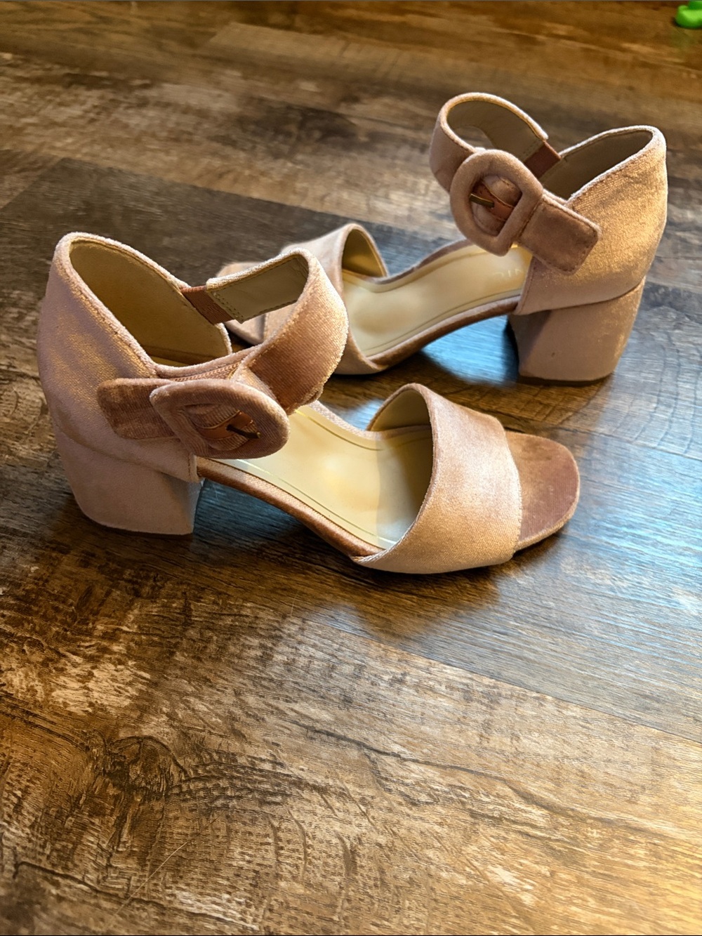 Vionic Chardonnay block heels